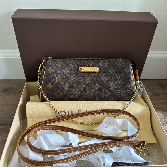 Louis Vuitton Eva Monogram Handbag. - Picture 3 of 16